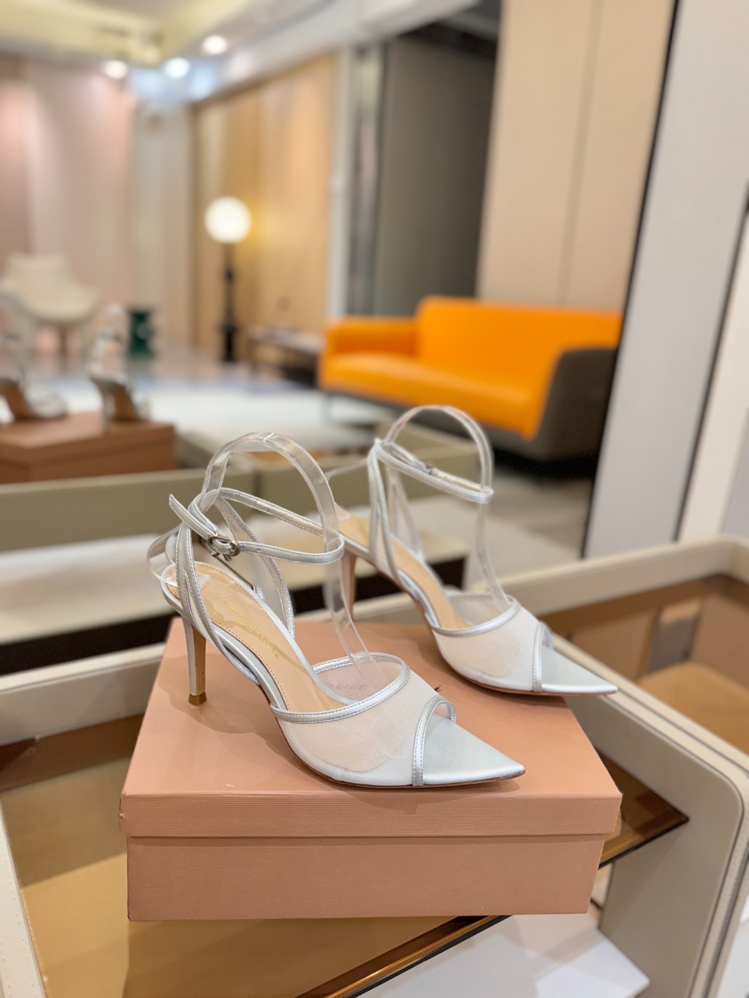Gianvito Rossi 👠2025新款凉鞋原版开发 顶级版本 代购品质👡这双搭配网高跟尖头凉鞋,是