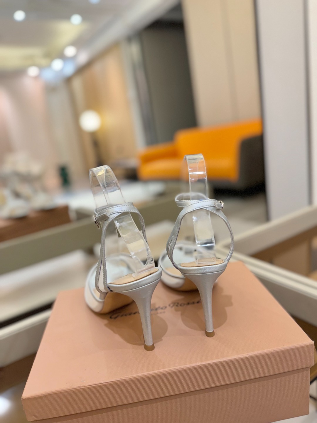 Gianvito Rossi 👠2025新款凉鞋原版开发 顶级版本 代购品质👡这双搭配网高跟尖头凉鞋,是