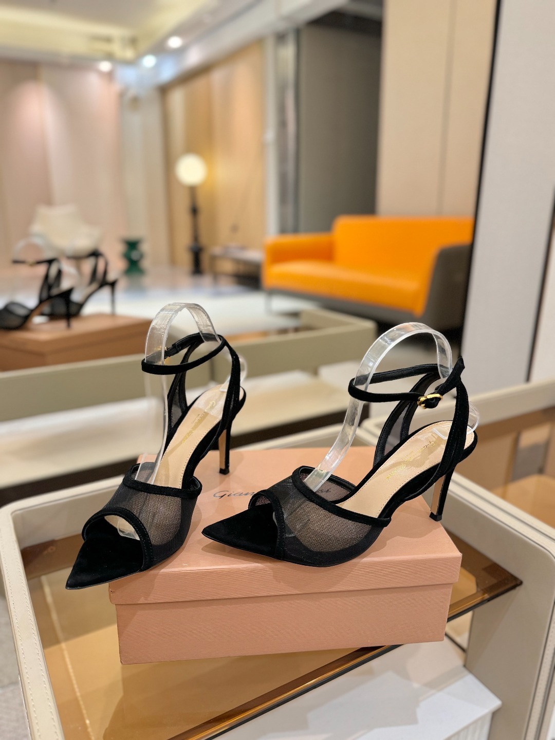 Gianvito Rossi 👠2025新款凉鞋原版开发 顶级版本 代购品质👡这双搭配网高跟尖头凉鞋,是