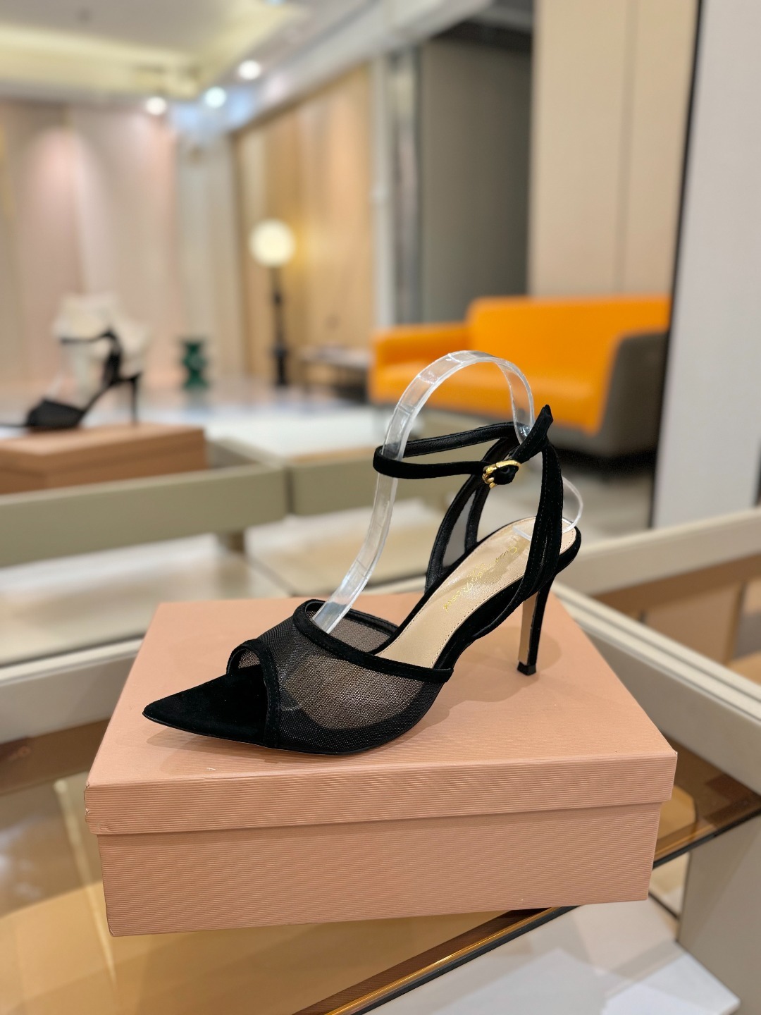 Gianvito Rossi 👠2025新款凉鞋原版开发 顶级版本 代购品质👡这双搭配网高跟尖头凉鞋,是