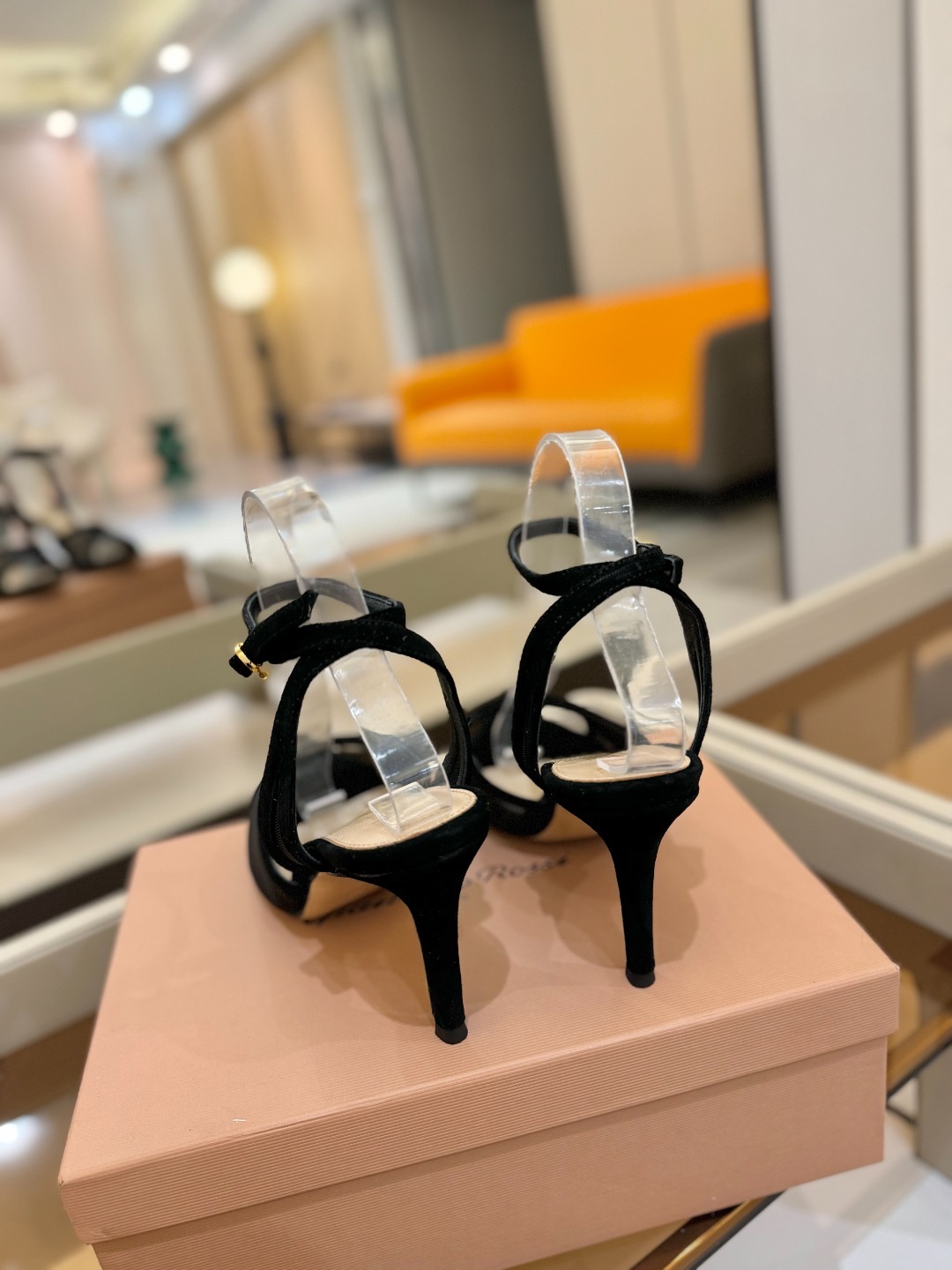 Gianvito Rossi 👠2025新款凉鞋原版开发 顶级版本 代购品质👡这双搭配网高跟尖头凉鞋,是