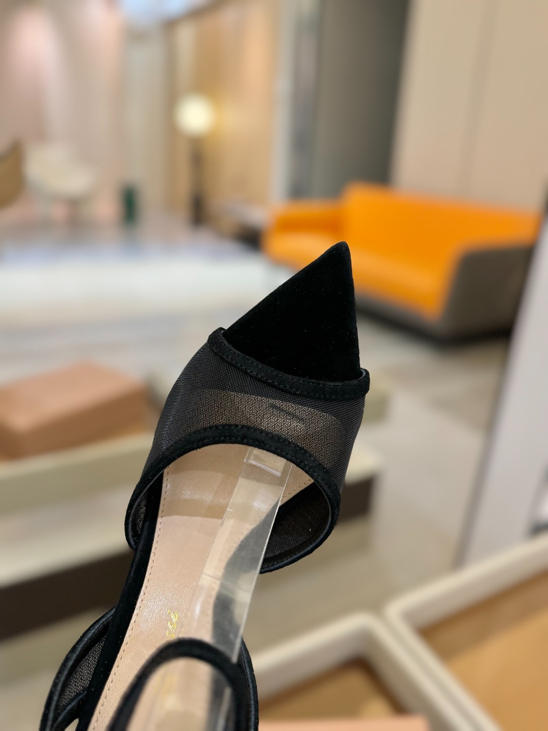 Gianvito Rossi 👠2025新款凉鞋原版开发 顶级版本 代购品质👡这双搭配网高跟尖头凉鞋,是