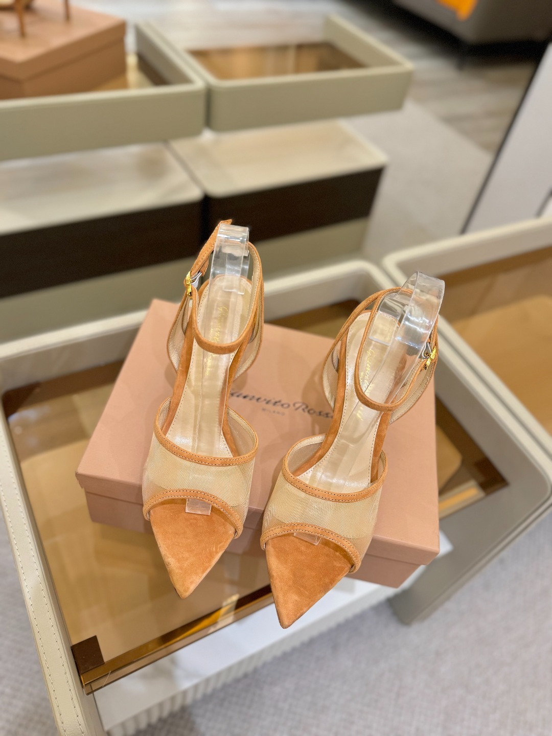 Gianvito Rossi 👠2025新款凉鞋原版开发 顶级版本 代购品质👡这双搭配网高跟尖头凉鞋,是
