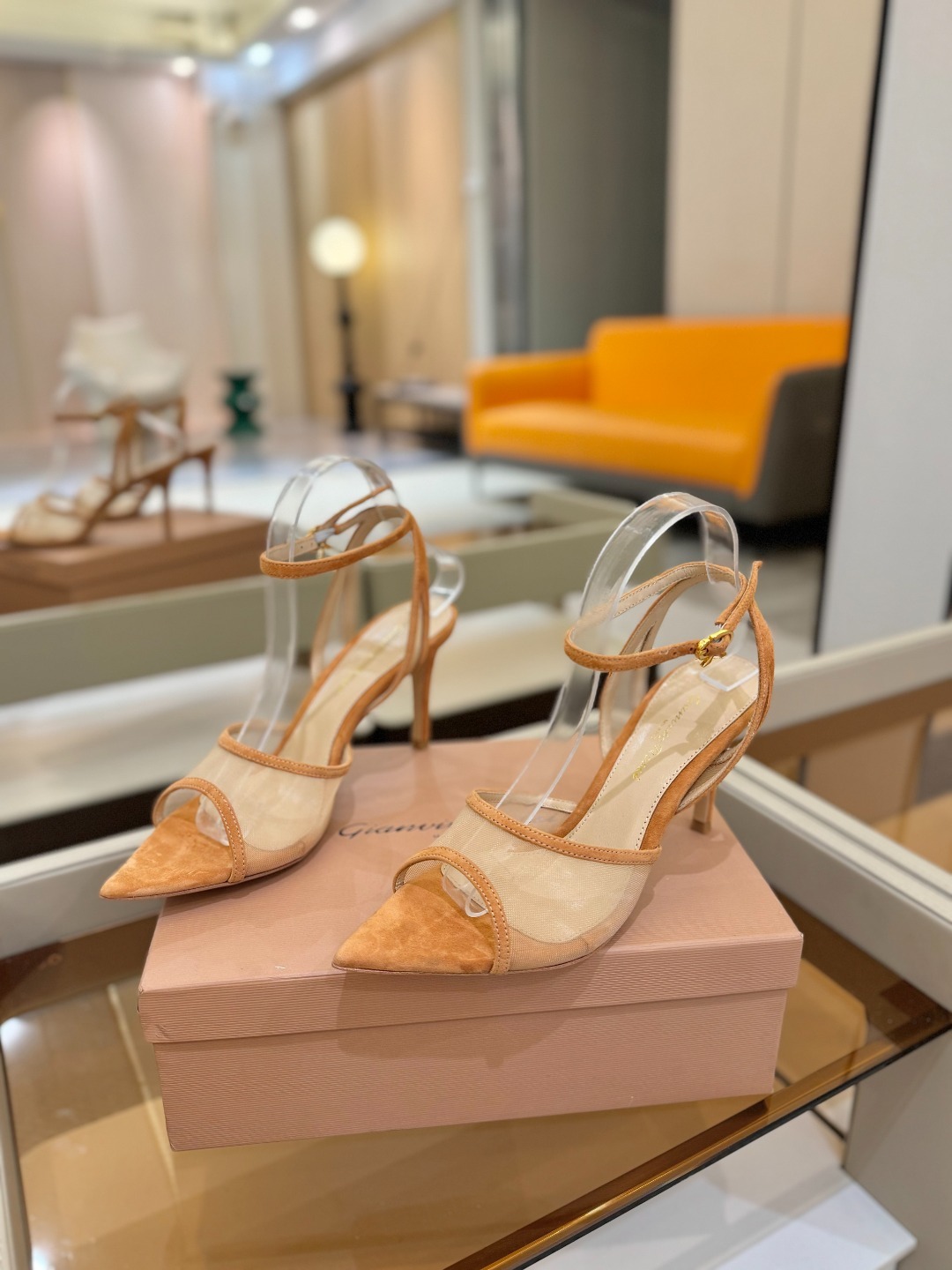 Gianvito Rossi 👠2025新款凉鞋原版开发 顶级版本 代购品质👡这双搭配网高跟尖头凉鞋,是