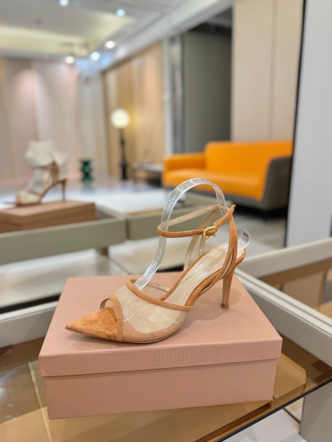 Gianvito Rossi 👠2025新款凉鞋原版开发 顶级版本 代购品质👡这双搭配网高跟尖头凉鞋,是
