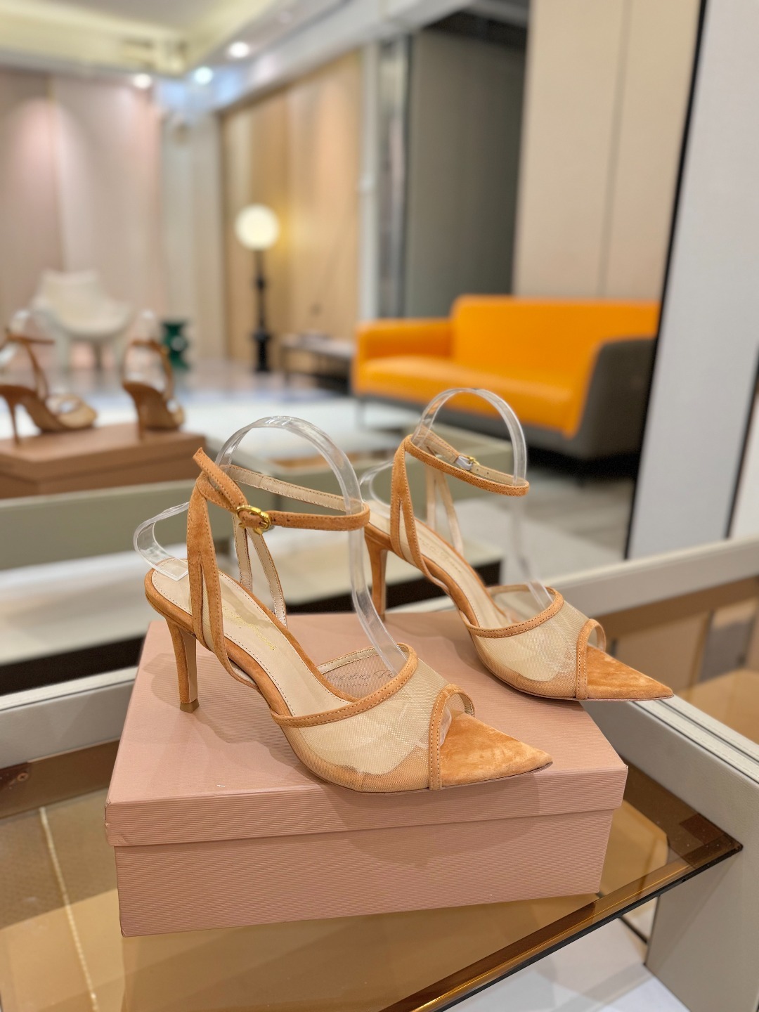 Gianvito Rossi 👠2025新款凉鞋原版开发 顶级版本 代购品质👡这双搭配网高跟尖头凉鞋,是