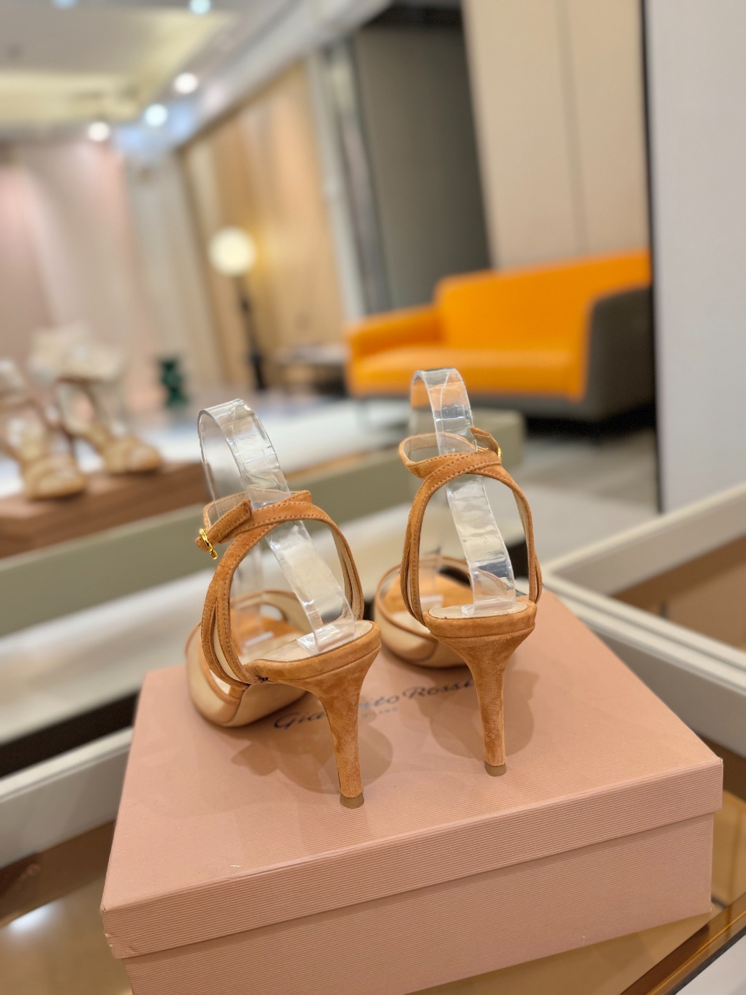 Gianvito Rossi 👠2025新款凉鞋原版开发 顶级版本 代购品质👡这双搭配网高跟尖头凉鞋,是