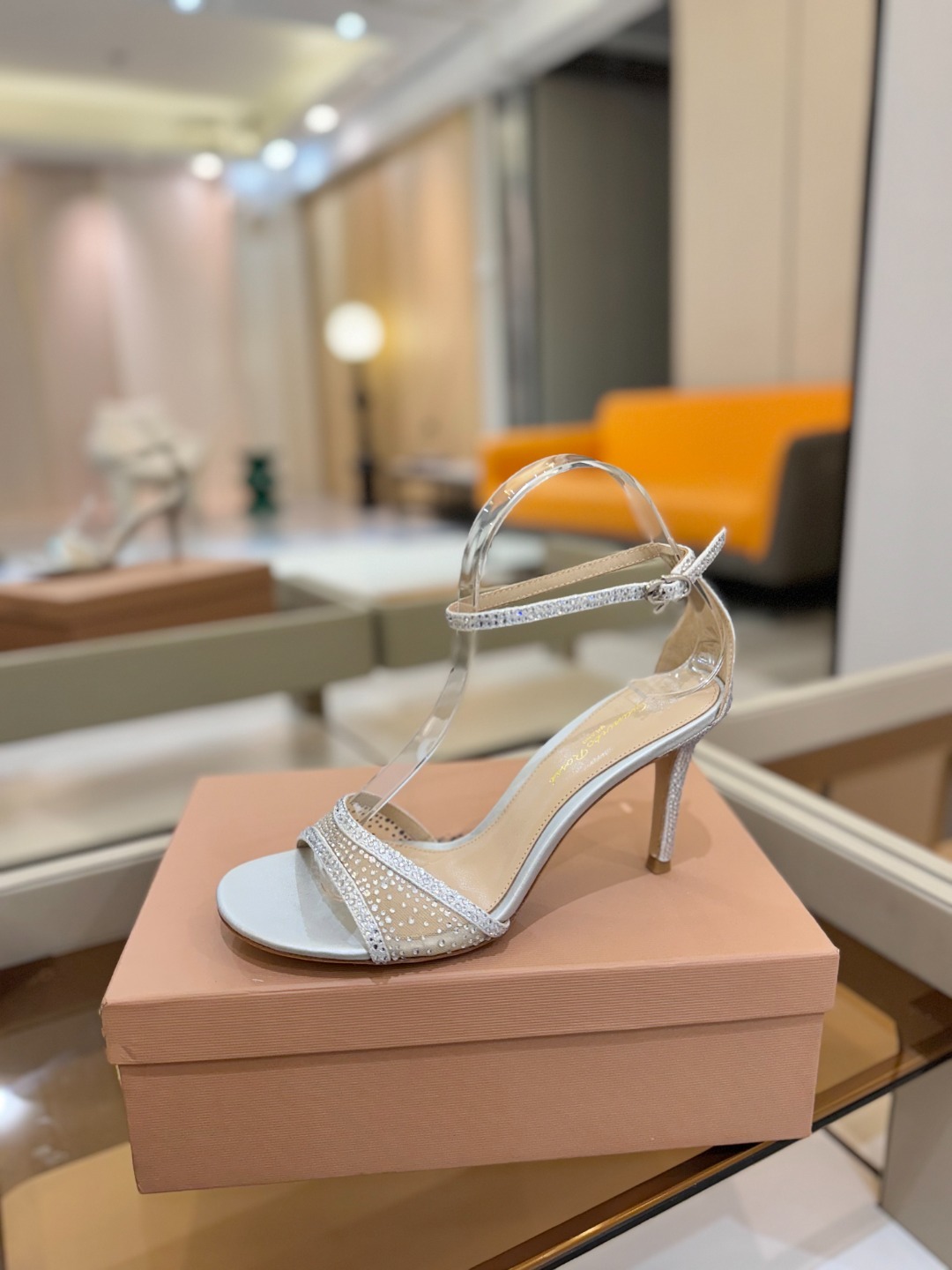 Gianvito Rossi 👠 2025 凉鞋顶级版本!! 代购品质!!👡施华洛奇水钻尖头高跟凉鞋,宛