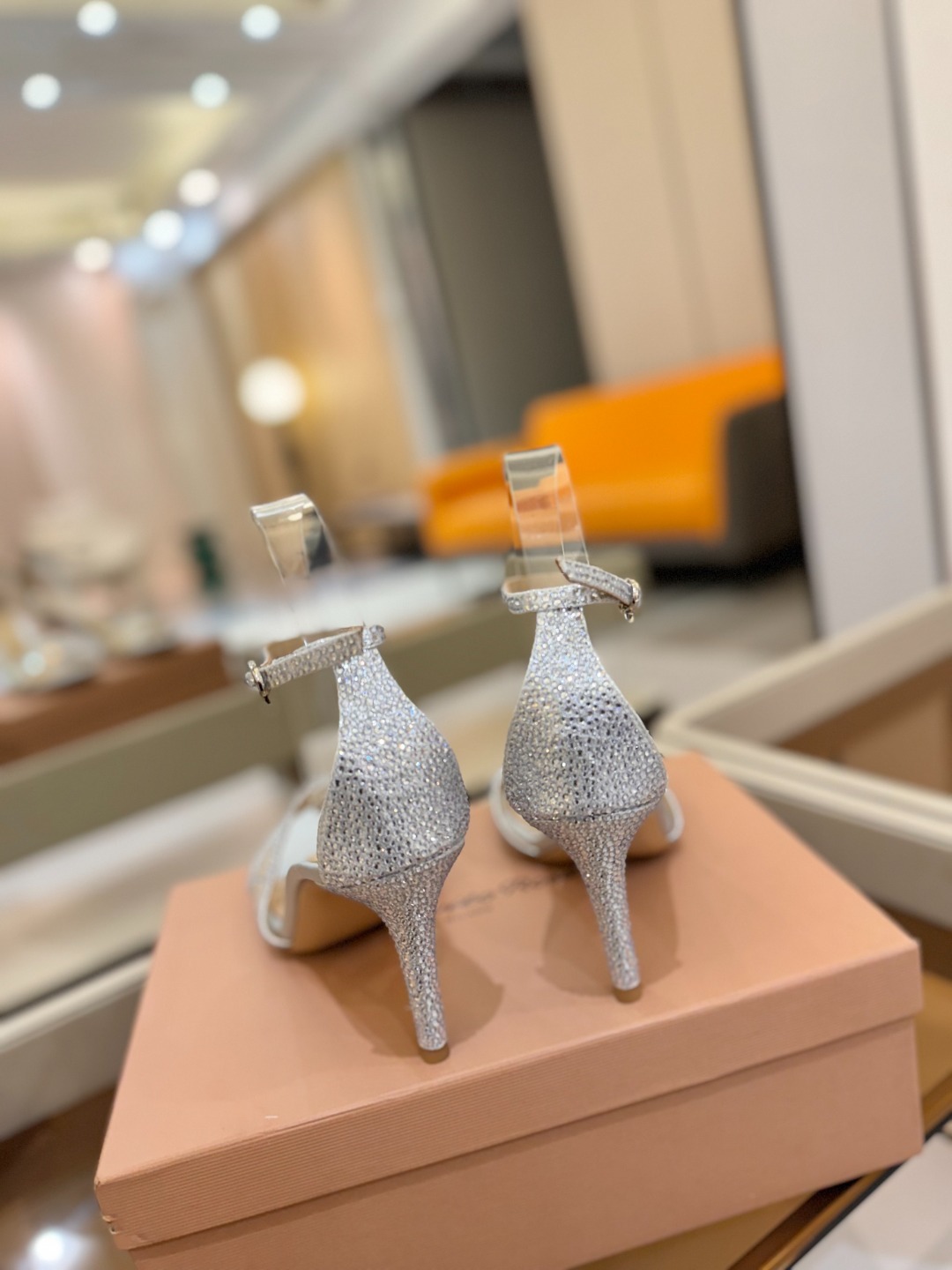 Gianvito Rossi 👠 2025 凉鞋顶级版本!! 代购品质!!👡施华洛奇水钻尖头高跟凉鞋,宛