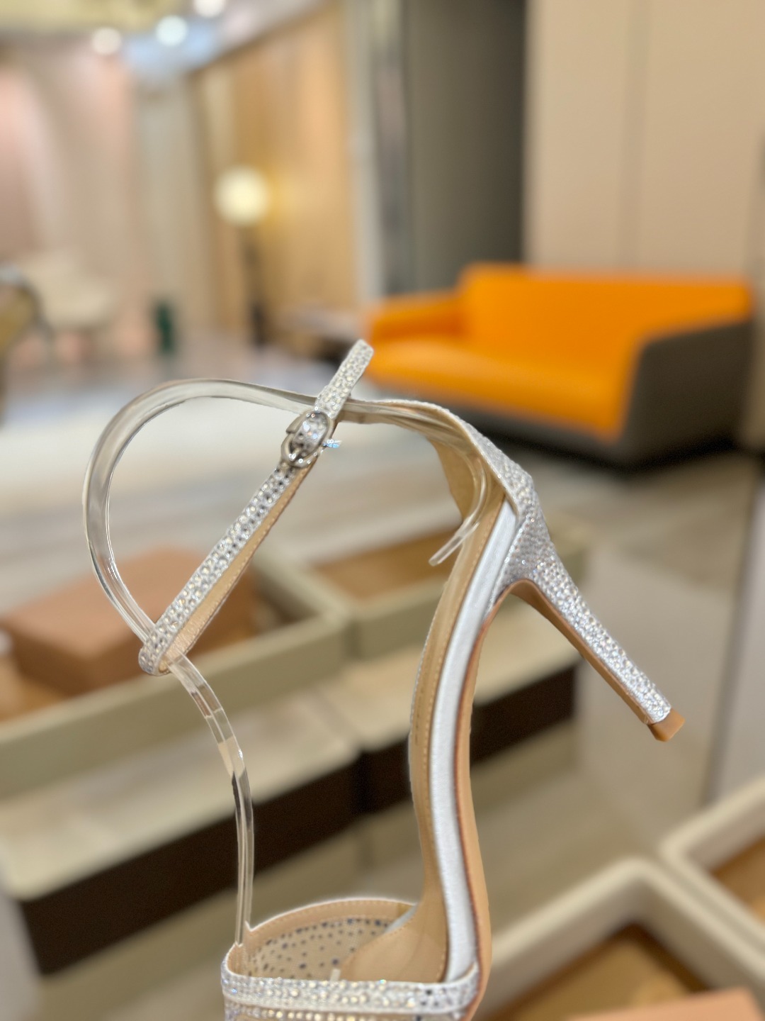 Gianvito Rossi 👠 2025 凉鞋顶级版本!! 代购品质!!👡施华洛奇水钻尖头高跟凉鞋,宛