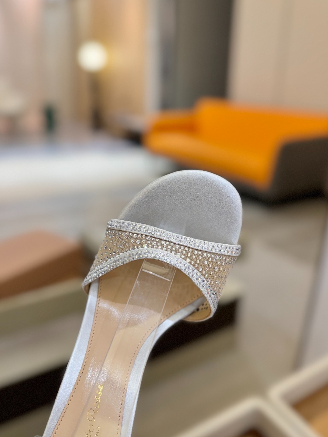 Gianvito Rossi 👠 2025 凉鞋顶级版本!! 代购品质!!👡施华洛奇水钻尖头高跟凉鞋,宛