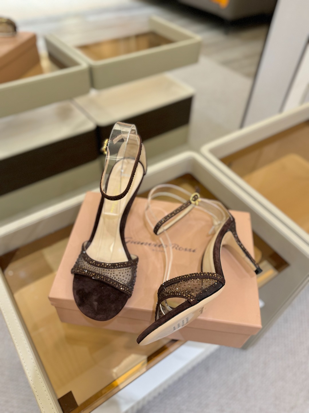 Gianvito Rossi 👠 2025 凉鞋顶级版本!! 代购品质!!👡施华洛奇水钻尖头高跟凉鞋,宛