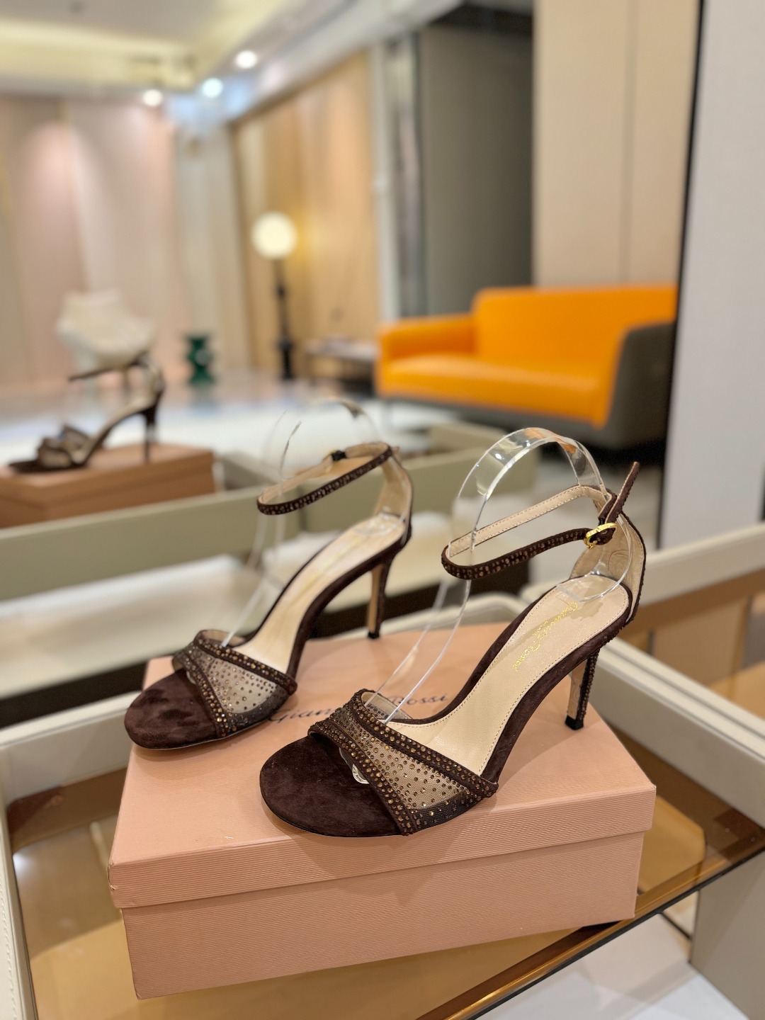 Gianvito Rossi 👠 2025 凉鞋顶级版本!! 代购品质!!👡施华洛奇水钻尖头高跟凉鞋,宛