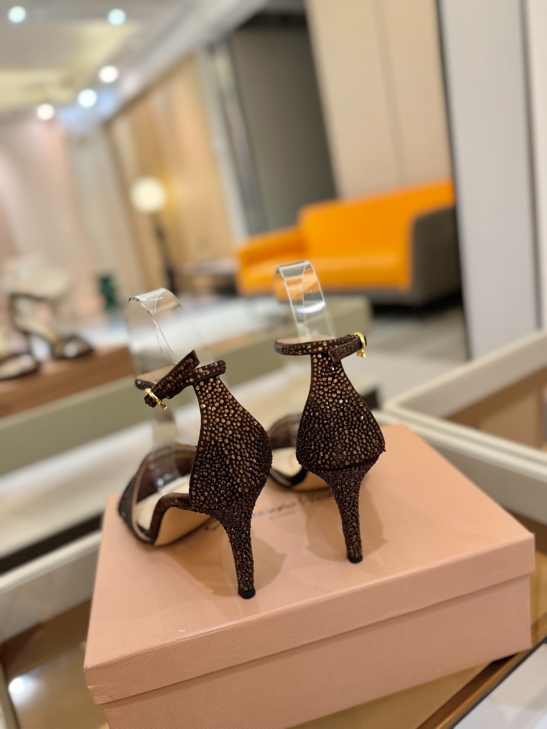 Gianvito Rossi 👠 2025 凉鞋顶级版本!! 代购品质!!👡施华洛奇水钻尖头高跟凉鞋,宛