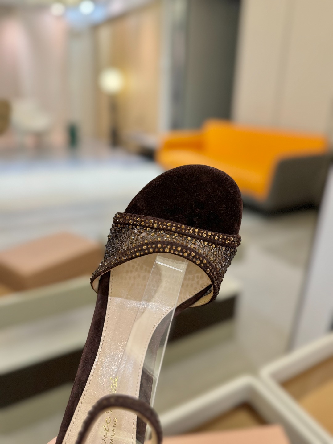 Gianvito Rossi 👠 2025 凉鞋顶级版本!! 代购品质!!👡施华洛奇水钻尖头高跟凉鞋,宛