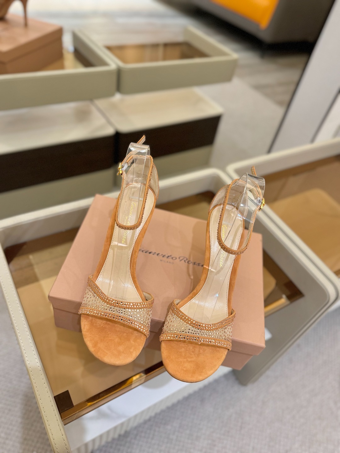 Gianvito Rossi 👠 2025 凉鞋顶级版本!! 代购品质!!👡施华洛奇水钻尖头高跟凉鞋,宛