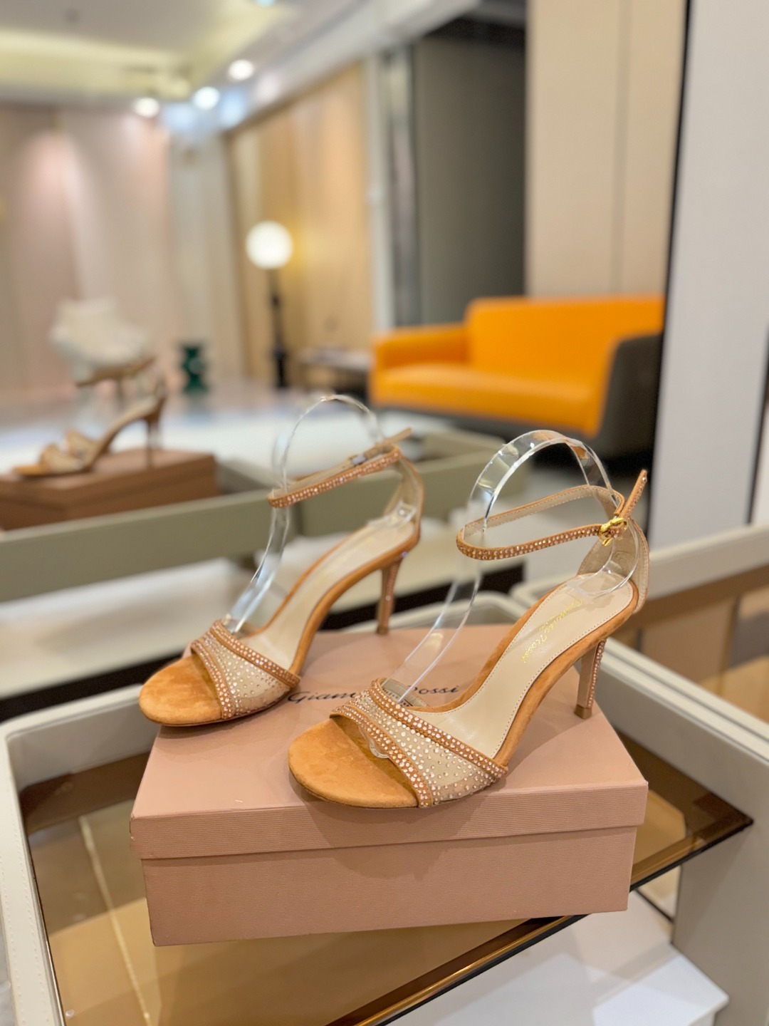 Gianvito Rossi 👠 2025 凉鞋顶级版本!! 代购品质!!👡施华洛奇水钻尖头高跟凉鞋,宛