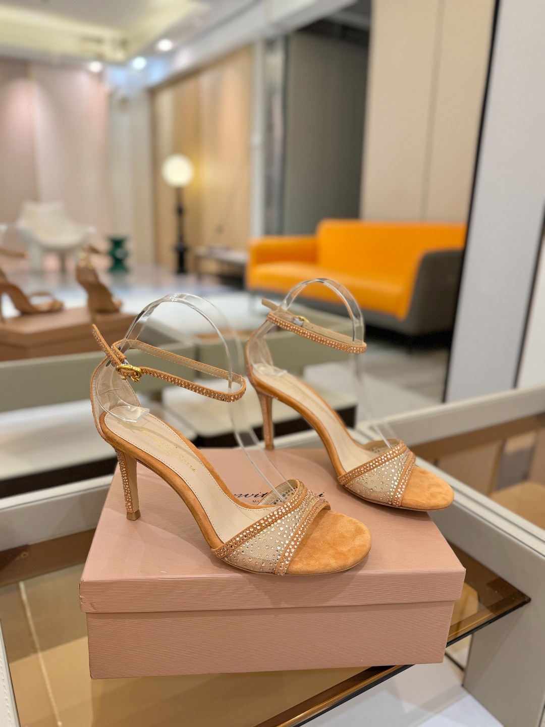 Gianvito Rossi 👠 2025 凉鞋顶级版本!! 代购品质!!👡施华洛奇水钻尖头高跟凉鞋,宛