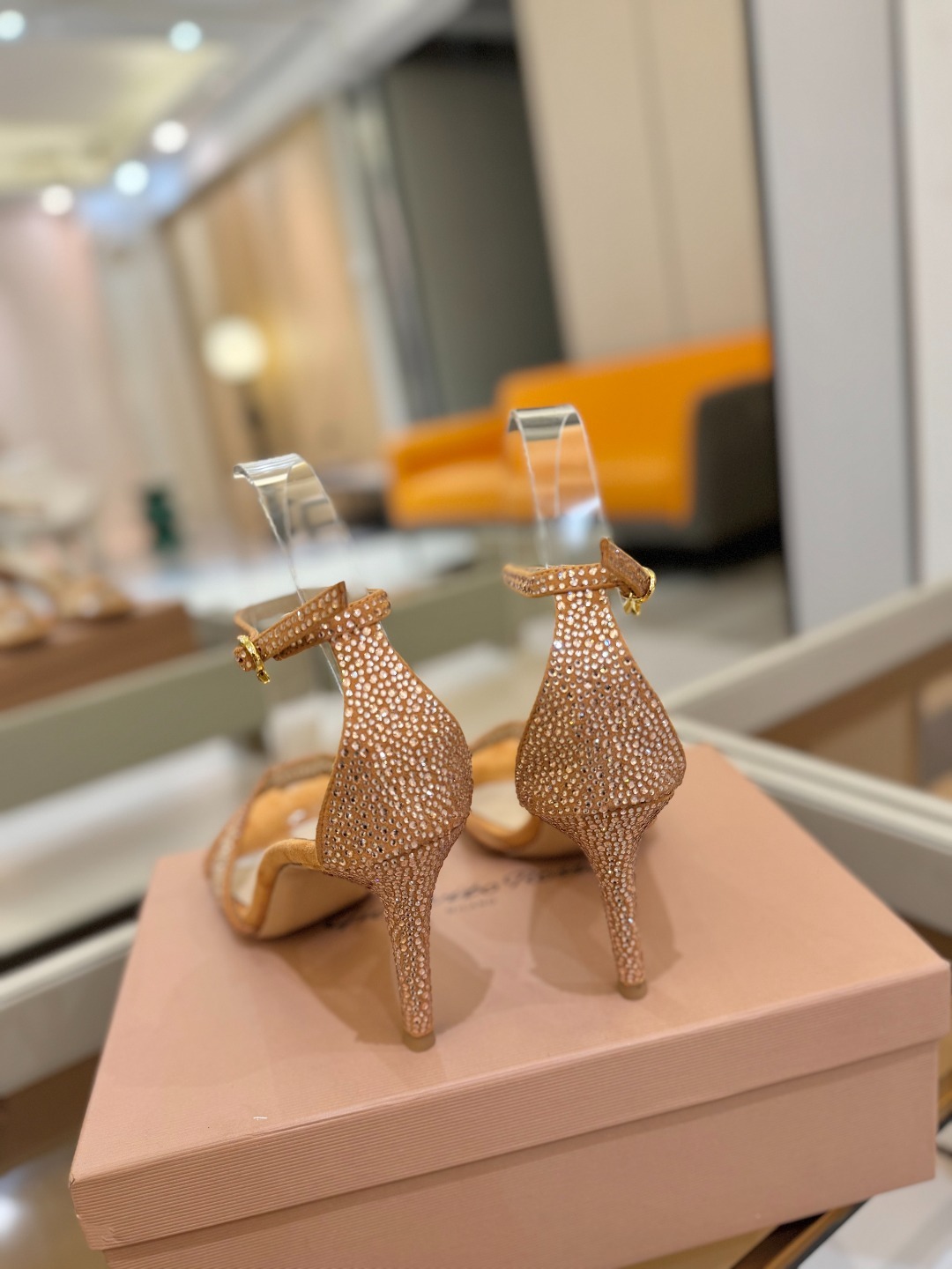 Gianvito Rossi 👠 2025 凉鞋顶级版本!! 代购品质!!👡施华洛奇水钻尖头高跟凉鞋,宛