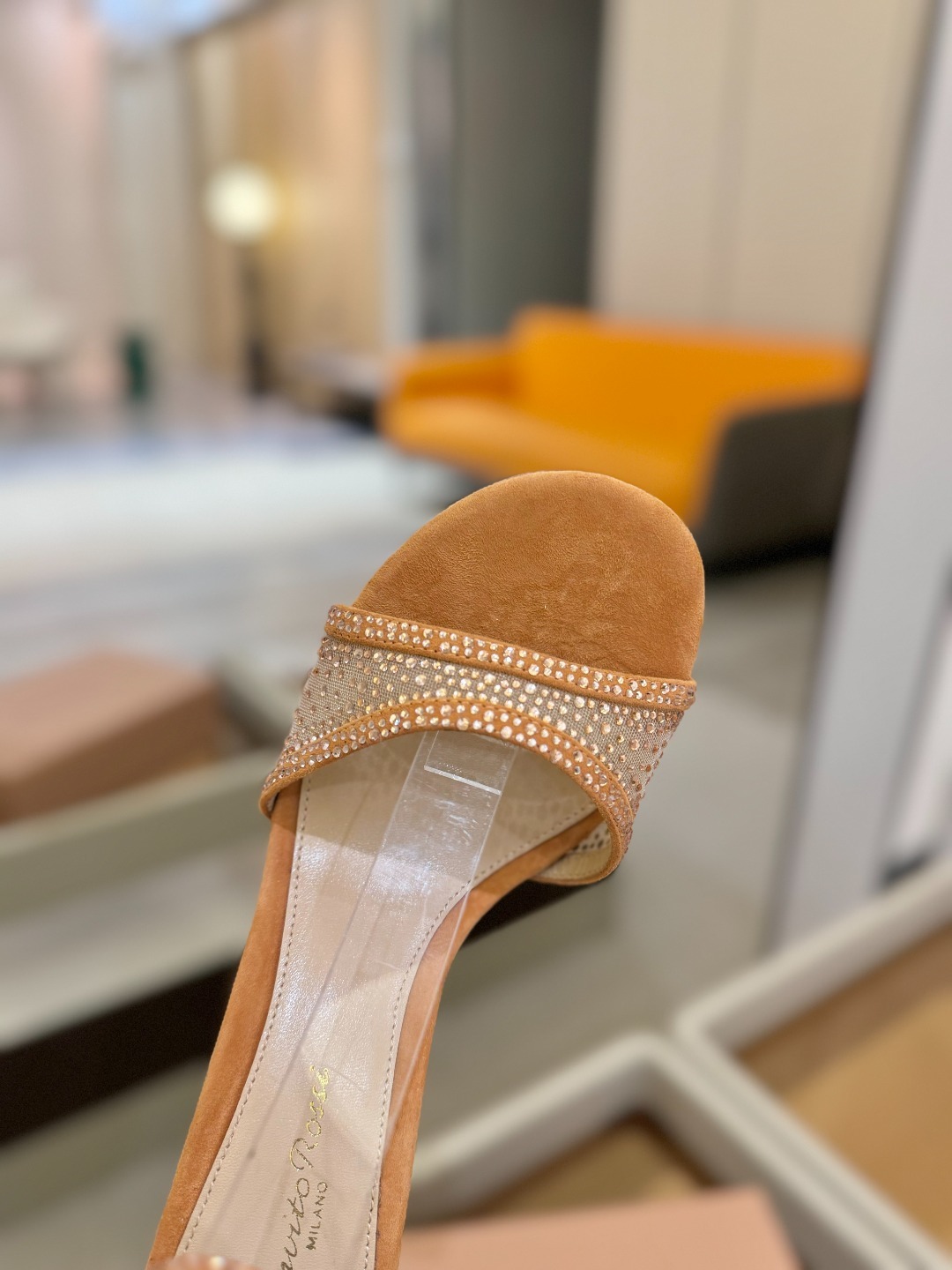 Gianvito Rossi 👠 2025 凉鞋顶级版本!! 代购品质!!👡施华洛奇水钻尖头高跟凉鞋,宛
