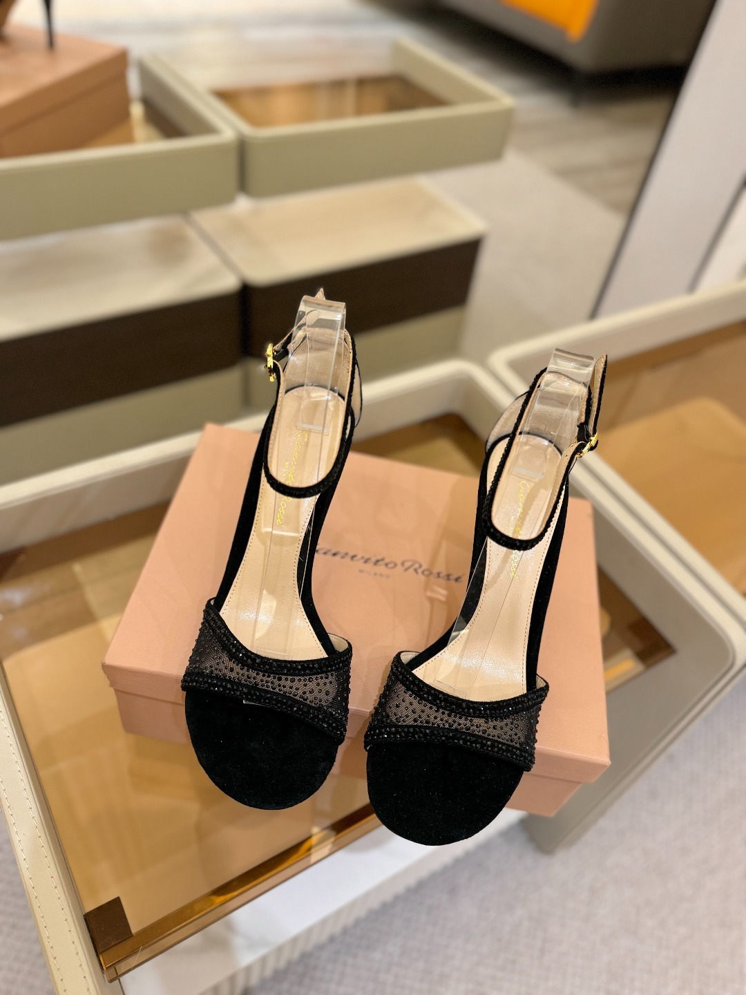 Gianvito Rossi 👠 2025 凉鞋顶级版本!! 代购品质!!👡施华洛奇水钻尖头高跟凉鞋,宛
