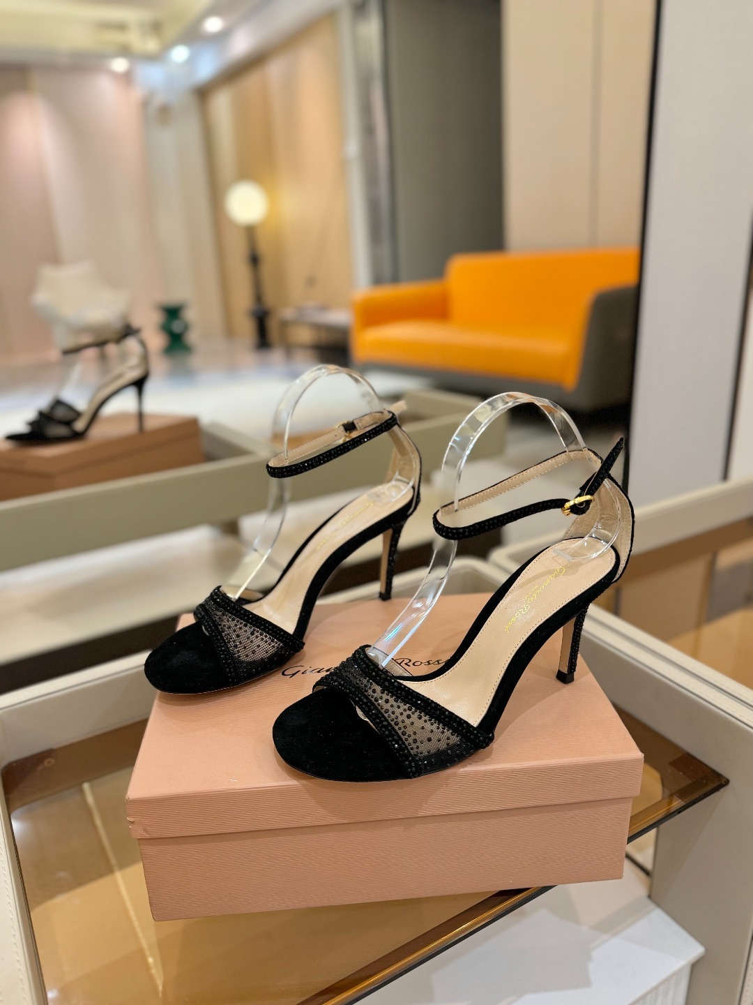 Gianvito Rossi 👠 2025 凉鞋顶级版本!! 代购品质!!👡施华洛奇水钻尖头高跟凉鞋,宛