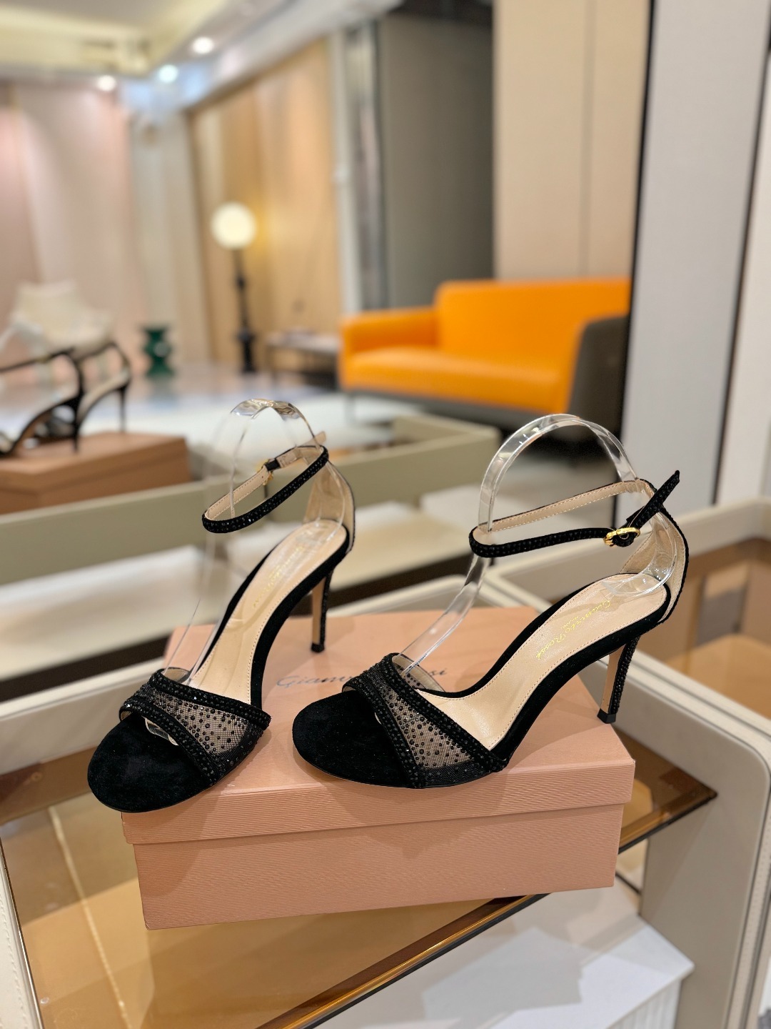 Gianvito Rossi 👠 2025 凉鞋顶级版本!! 代购品质!!👡施华洛奇水钻尖头高跟凉鞋,宛