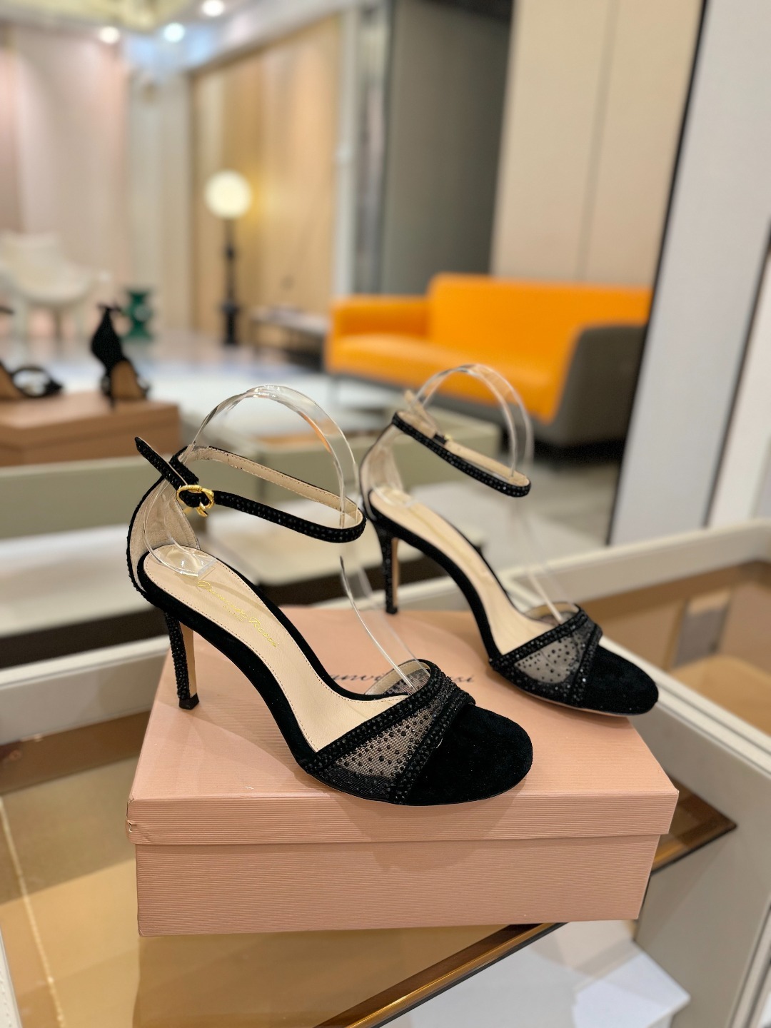 Gianvito Rossi 👠 2025 凉鞋顶级版本!! 代购品质!!👡施华洛奇水钻尖头高跟凉鞋,宛