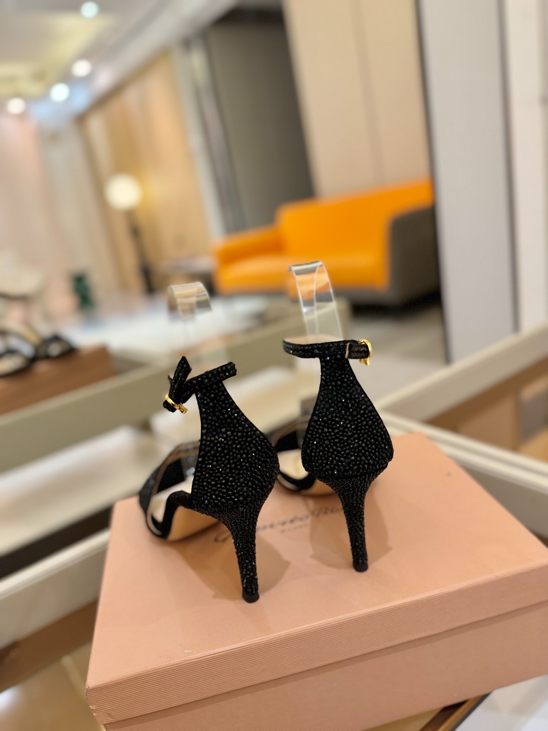Gianvito Rossi 👠 2025 凉鞋顶级版本!! 代购品质!!👡施华洛奇水钻尖头高跟凉鞋,宛