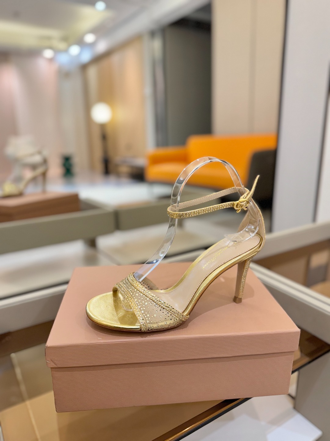 Gianvito Rossi 👠 2025 凉鞋顶级版本!! 代购品质!!👡施华洛奇水钻尖头高跟凉鞋,宛