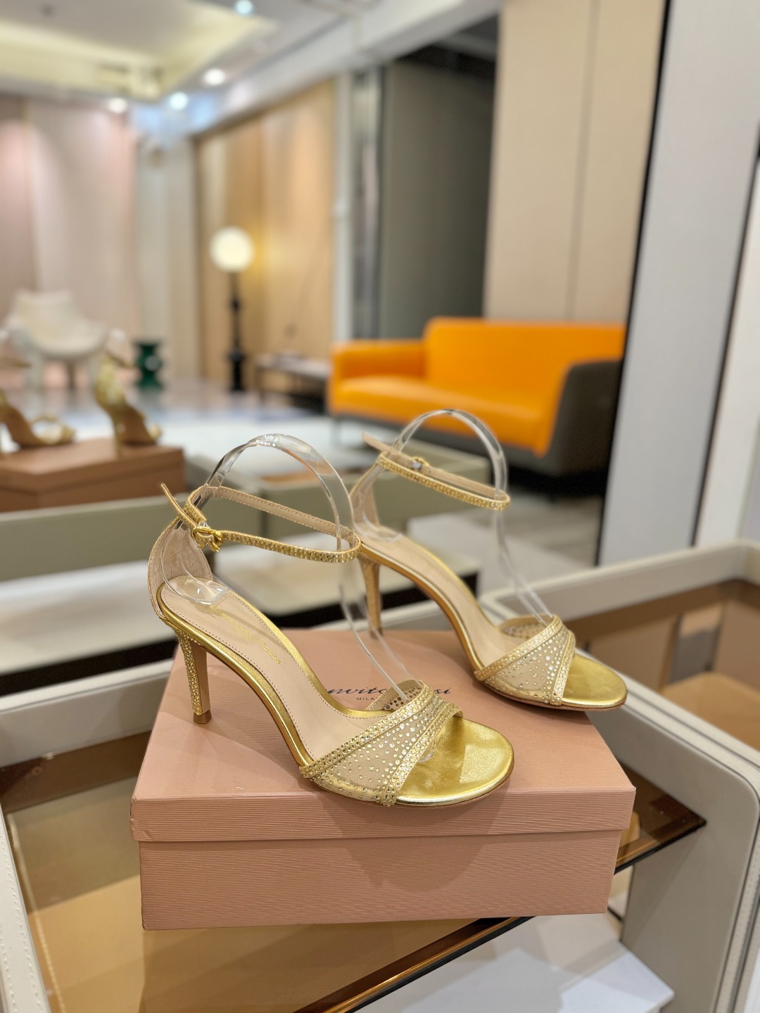 Gianvito Rossi 👠 2025 凉鞋顶级版本!! 代购品质!!👡施华洛奇水钻尖头高跟凉鞋,宛