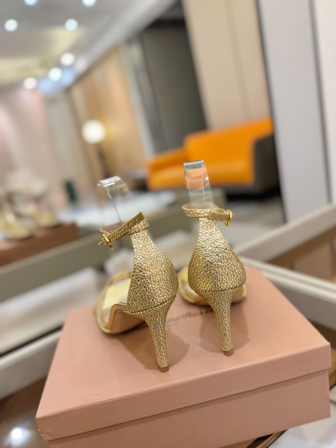 Gianvito Rossi 👠 2025 凉鞋顶级版本!! 代购品质!!👡施华洛奇水钻尖头高跟凉鞋,宛