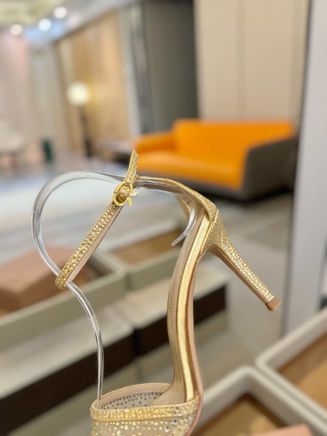 Gianvito Rossi 👠 2025 凉鞋顶级版本!! 代购品质!!👡施华洛奇水钻尖头高跟凉鞋,宛