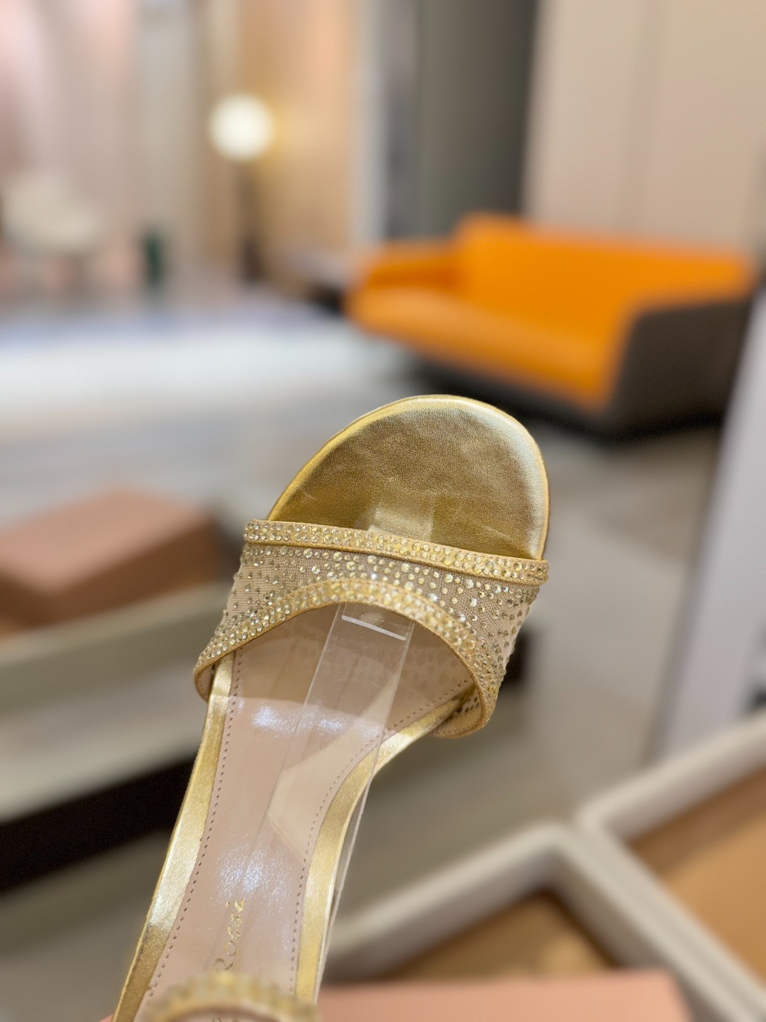 Gianvito Rossi 👠 2025 凉鞋顶级版本!! 代购品质!!👡施华洛奇水钻尖头高跟凉鞋,宛