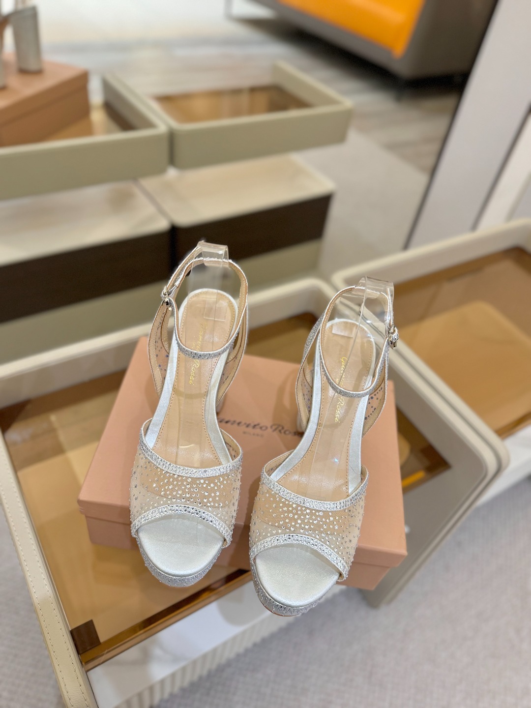 Gianvito Rossi 👠 2025凉鞋原版开发 顶级版本 代购品质👡这双高跟防水台水钻走秀凉鞋,