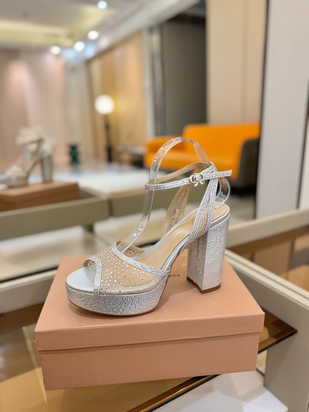 Gianvito Rossi 👠 2025凉鞋原版开发 顶级版本 代购品质👡这双高跟防水台水钻走秀凉鞋,