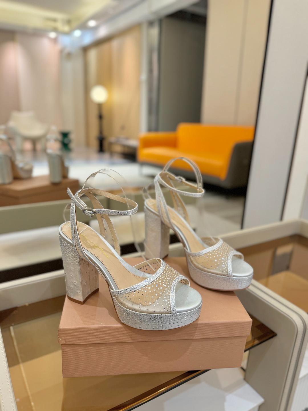 Gianvito Rossi 👠 2025凉鞋原版开发 顶级版本 代购品质👡这双高跟防水台水钻走秀凉鞋,