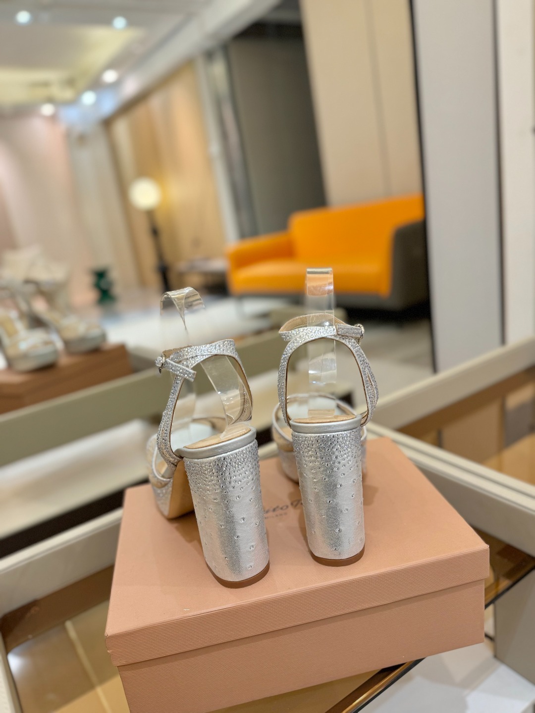 Gianvito Rossi 👠 2025凉鞋原版开发 顶级版本 代购品质👡这双高跟防水台水钻走秀凉鞋,
