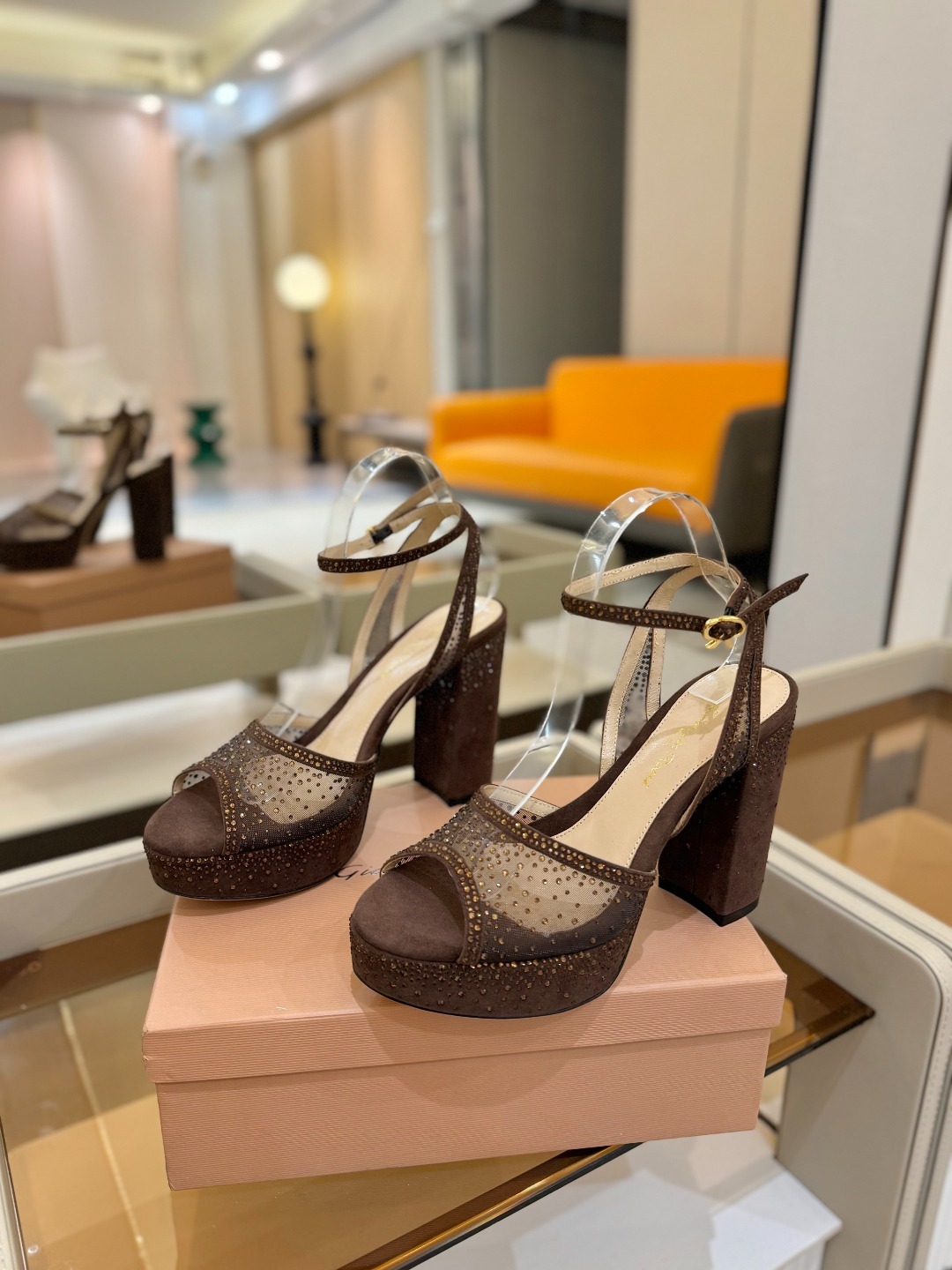 Gianvito Rossi 👠 2025凉鞋原版开发 顶级版本 代购品质👡这双高跟防水台水钻走秀凉鞋,