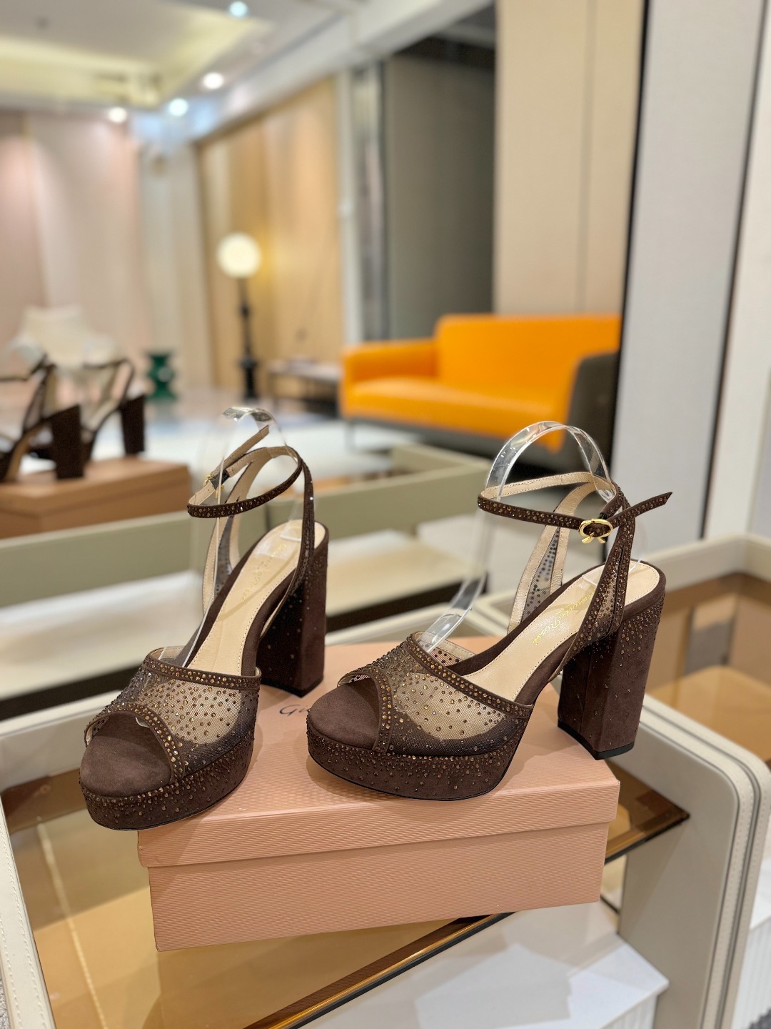 Gianvito Rossi 👠 2025凉鞋原版开发 顶级版本 代购品质👡这双高跟防水台水钻走秀凉鞋,