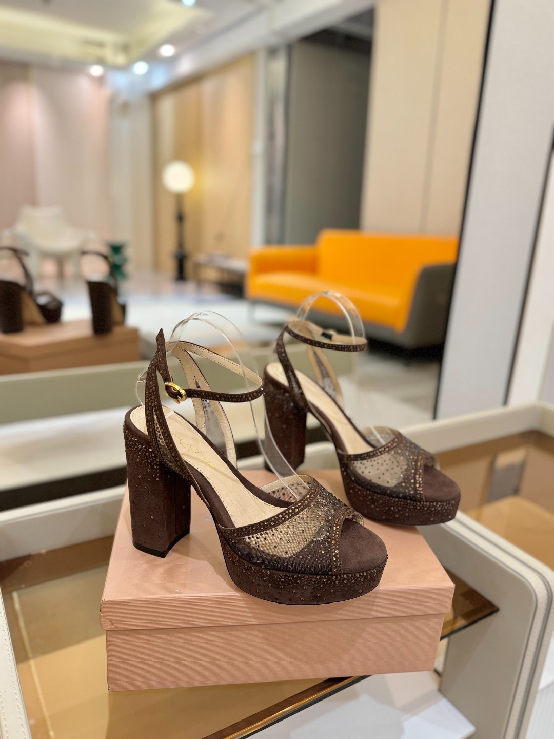 Gianvito Rossi 👠 2025凉鞋原版开发 顶级版本 代购品质👡这双高跟防水台水钻走秀凉鞋,