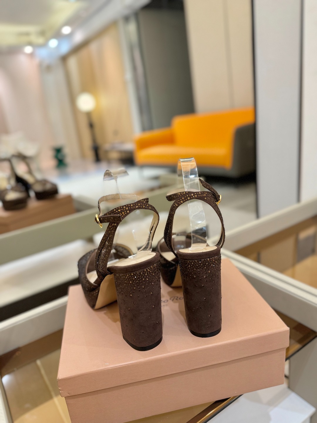 Gianvito Rossi 👠 2025凉鞋原版开发 顶级版本 代购品质👡这双高跟防水台水钻走秀凉鞋,