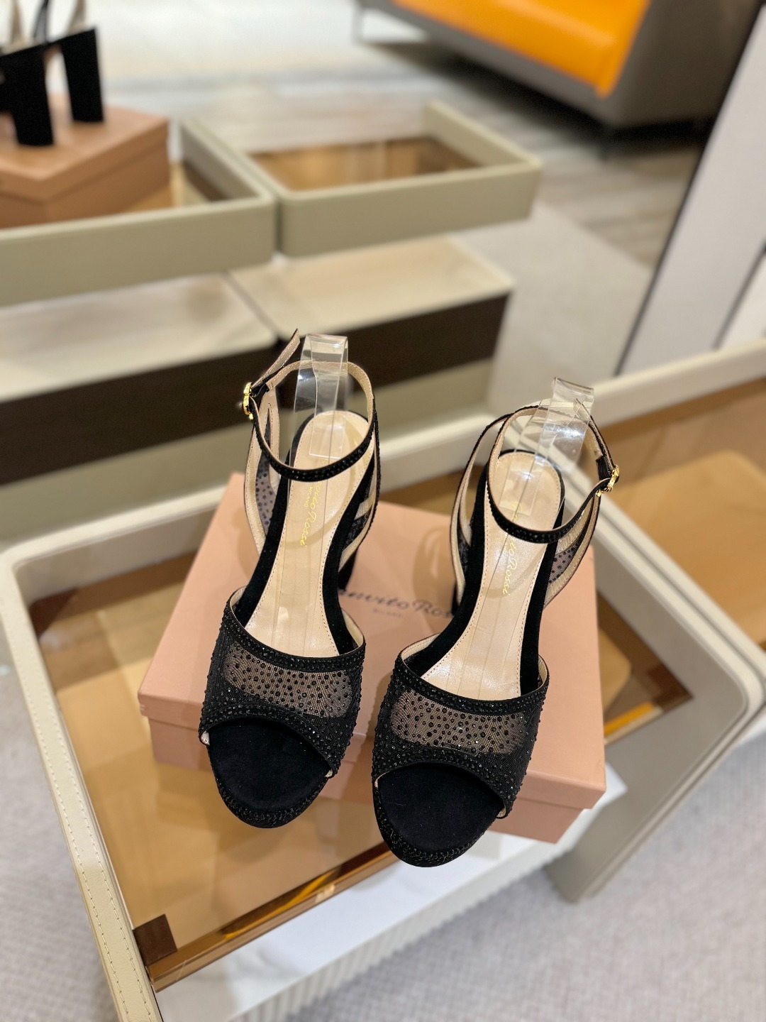 Gianvito Rossi 👠 2025凉鞋原版开发 顶级版本 代购品质👡这双高跟防水台水钻走秀凉鞋,