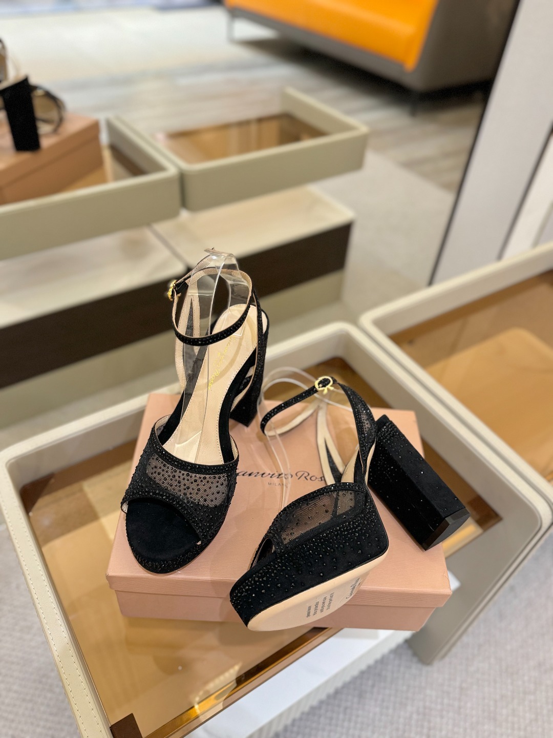 Gianvito Rossi 👠 2025凉鞋原版开发 顶级版本 代购品质👡这双高跟防水台水钻走秀凉鞋,
