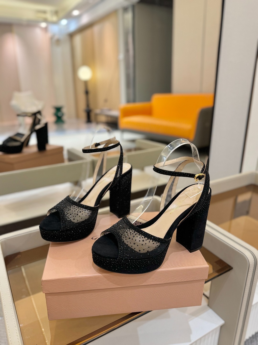 Gianvito Rossi 👠 2025凉鞋原版开发 顶级版本 代购品质👡这双高跟防水台水钻走秀凉鞋,