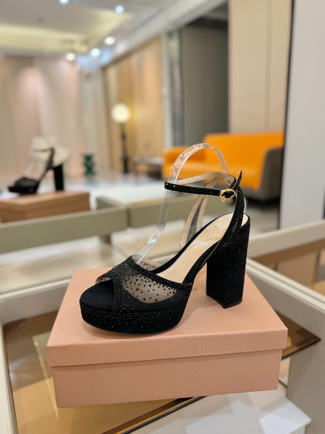 Gianvito Rossi 👠 2025凉鞋原版开发 顶级版本 代购品质👡这双高跟防水台水钻走秀凉鞋,
