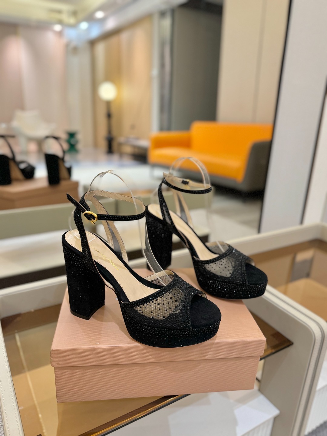 Gianvito Rossi 👠 2025凉鞋原版开发 顶级版本 代购品质👡这双高跟防水台水钻走秀凉鞋,