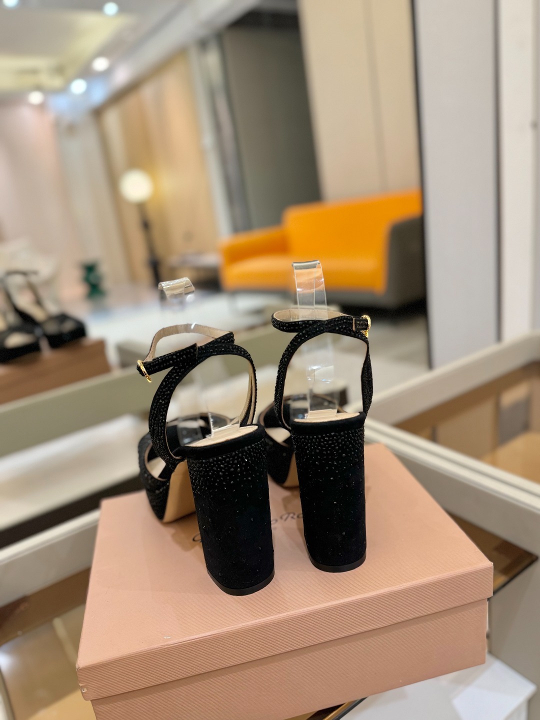 Gianvito Rossi 👠 2025凉鞋原版开发 顶级版本 代购品质👡这双高跟防水台水钻走秀凉鞋,