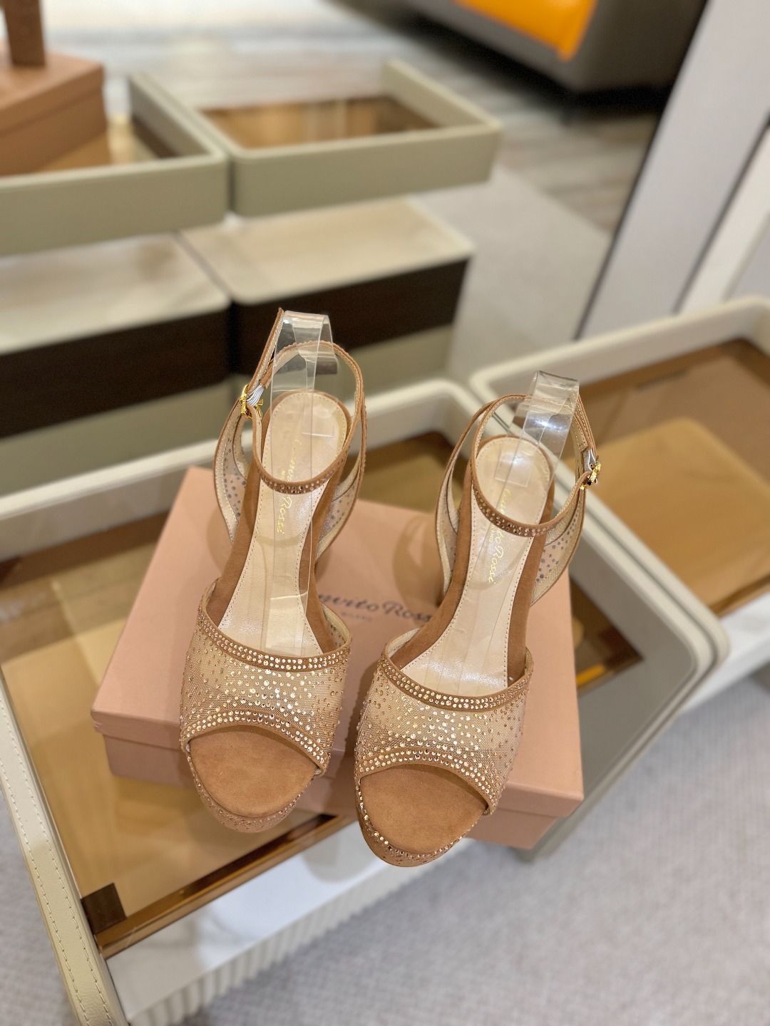 Gianvito Rossi 👠 2025凉鞋原版开发 顶级版本 代购品质👡这双高跟防水台水钻走秀凉鞋,