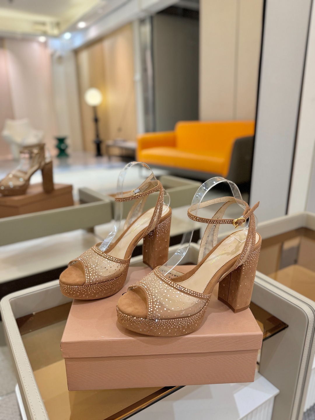 Gianvito Rossi 👠 2025凉鞋原版开发 顶级版本 代购品质👡这双高跟防水台水钻走秀凉鞋,